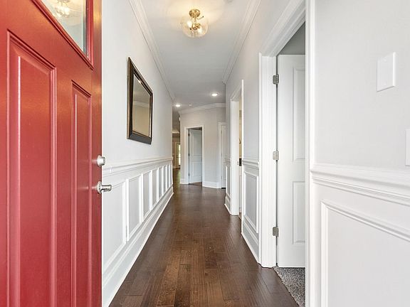 5th image of 712 Sydney Dr