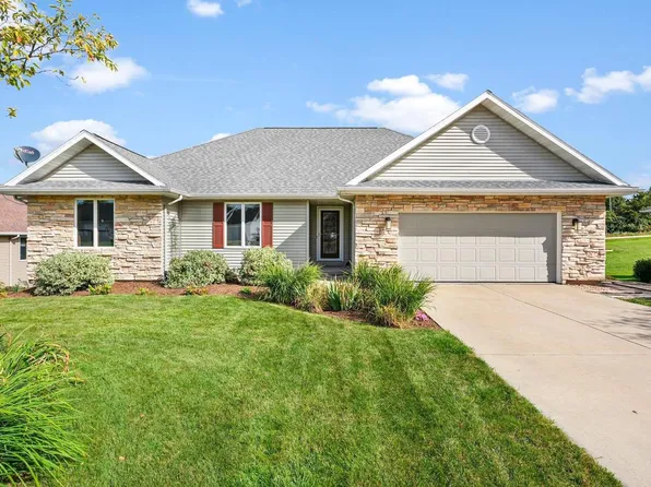 700 Prairie Hills Drive, Dodgeville, WI 53533