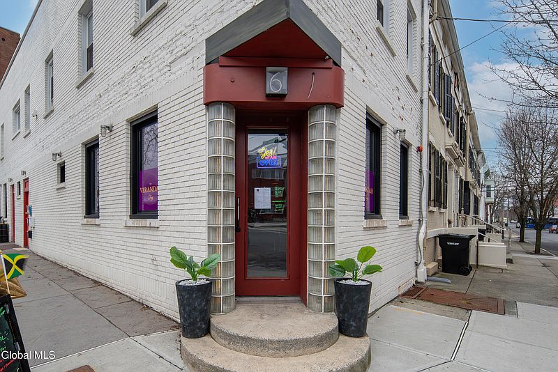 2nd image of 6 Franklin Place