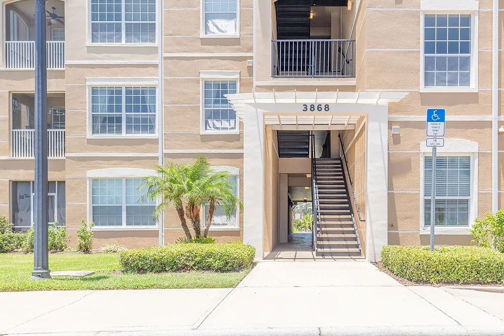 3 bed, 1447 sqft, $2,200 — Photo 1