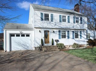 99 Colonial Dr, Hamden, CT 06518