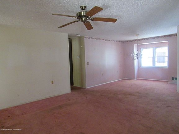 3rd image of 7 Hastings Dr