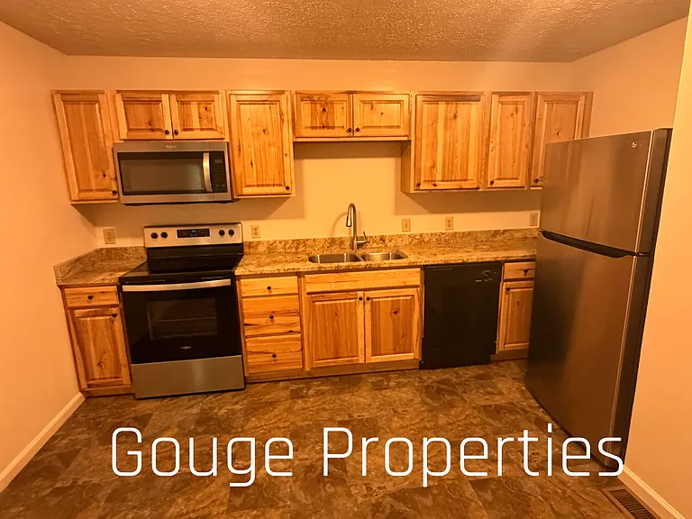 100 Hillcrest Dr #3 — Photo 2
