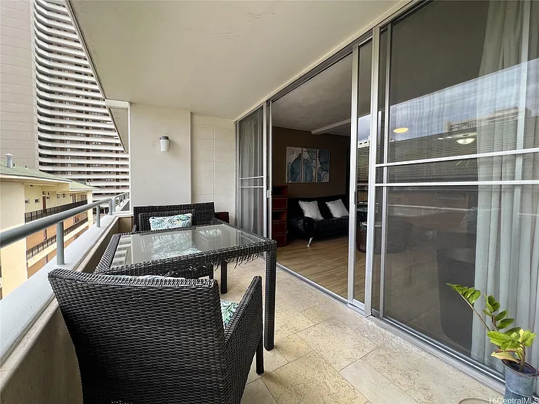 430 Kaiolu St #807 — Photo 10