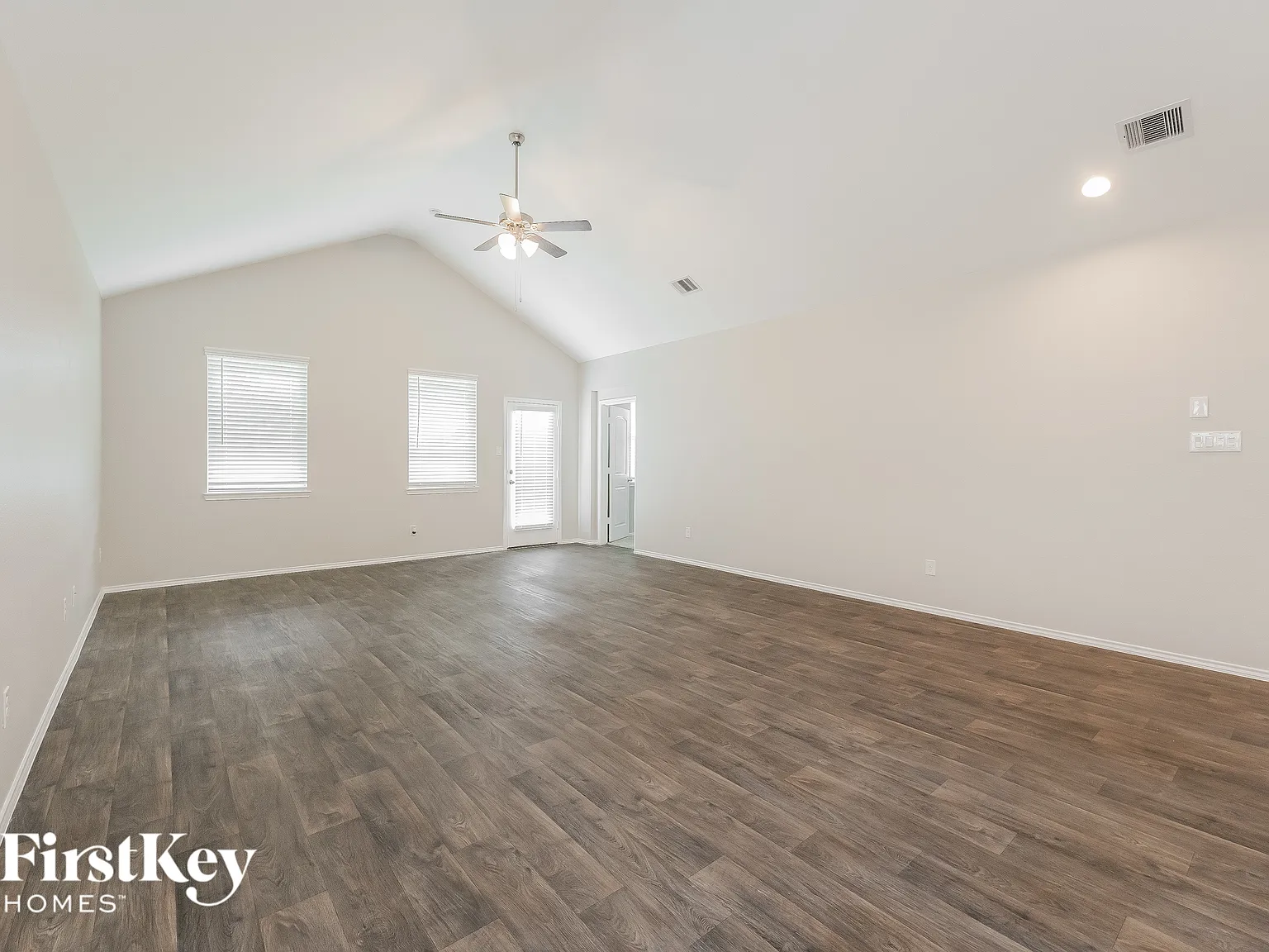 4 bed, 2.0 bath, 2124 sqft, $2,350 — Photo 3