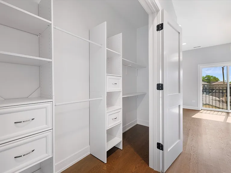 6241 S Woodlawn Ave — Photo 15