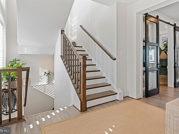 3rd image of 11066 Emerald Crown Dr