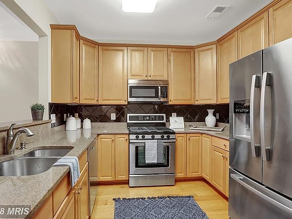 Stainless Steel Appliances and Granite Counters