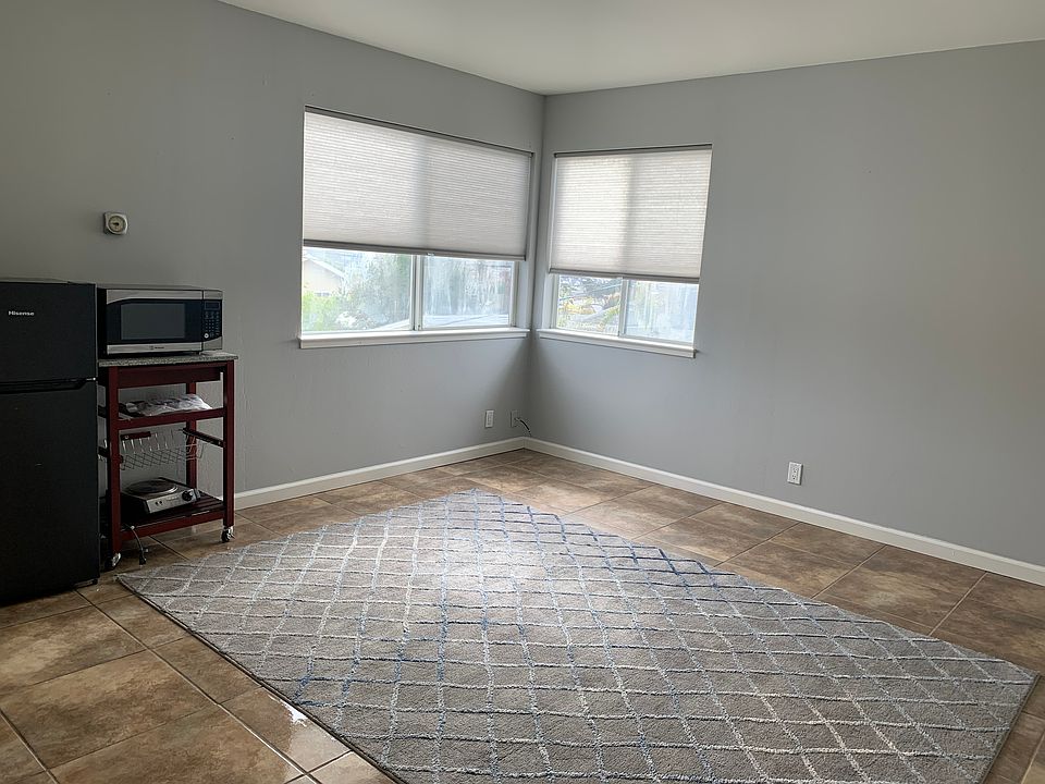 1st image of 1047 Crestwood Dr