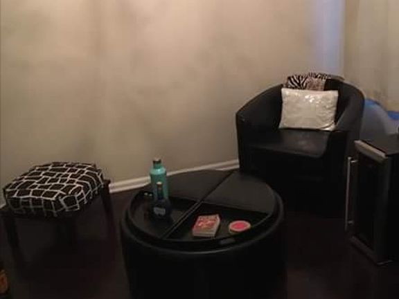 4th image of 38 Trotters Ln #1010