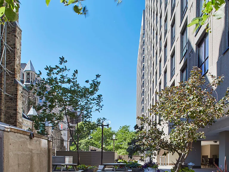 235 Bloor St E — Photo 7