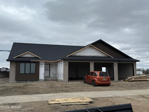6673 S 20th St, Grand Forks, ND 58201