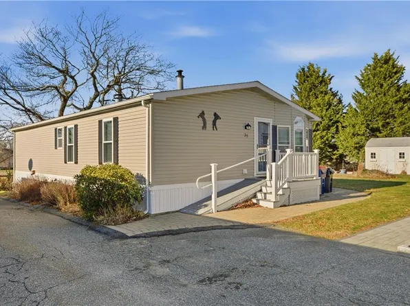 35 Cathy Cir, Portsmouth, RI 02871