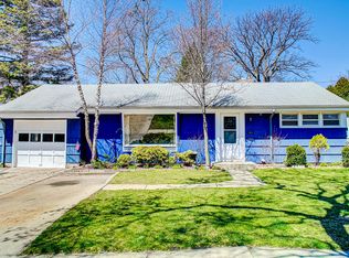 2052 Sunset Ct, Wauwatosa, WI 53226