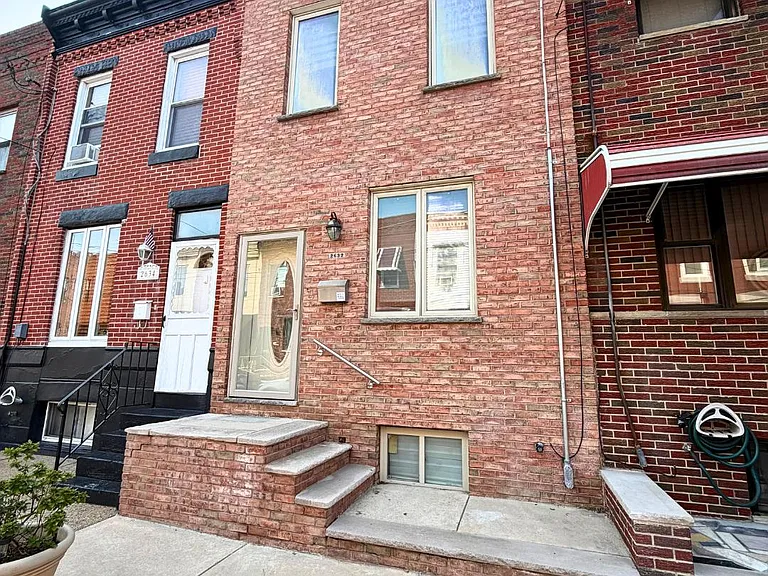 2632 S Hicks St — Photo 2