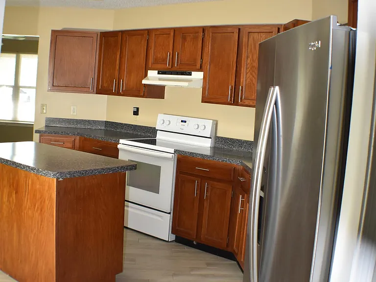 10439 Inverness Dr — Photo 13