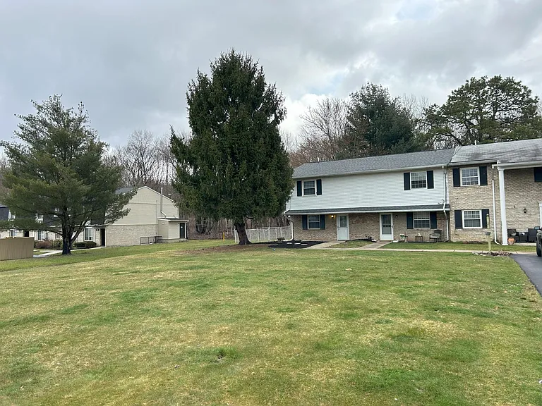 1 Lexington Ct — Photo 40