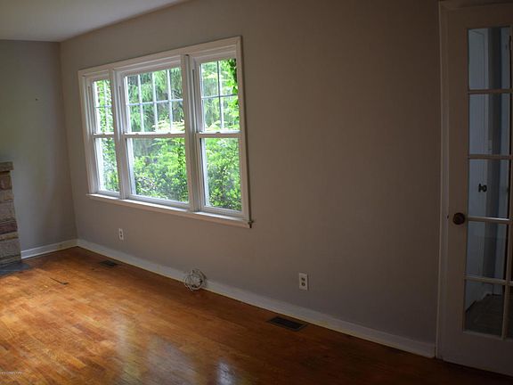 4th image of 1435 Robertson Ave