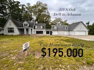 313 N Oak St, Dewitt, AR 72042