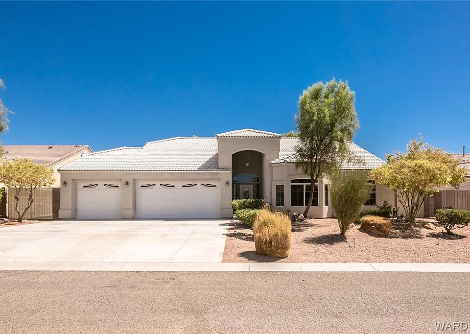 1st image of 2111 E Sandtrap Ln