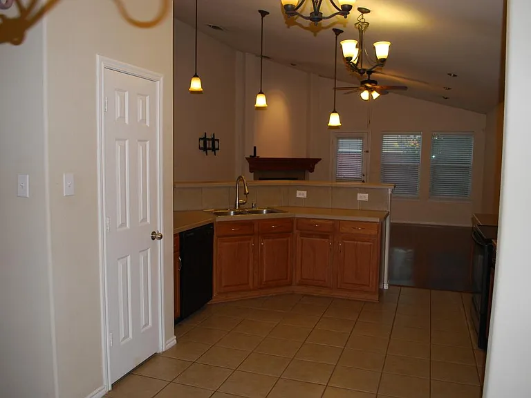 4713 Fox Sedge Ln — Photo 12