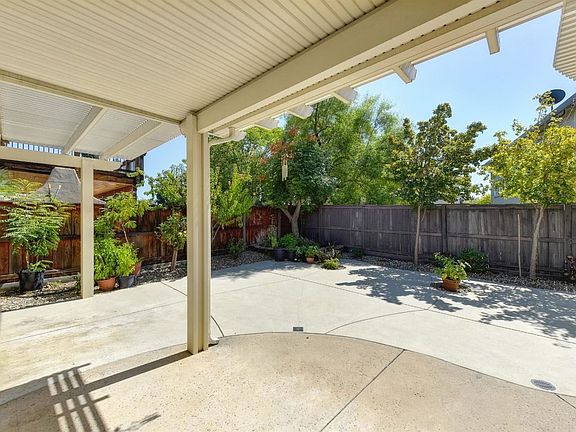 4th image of 108 Blue Bonnet Ct