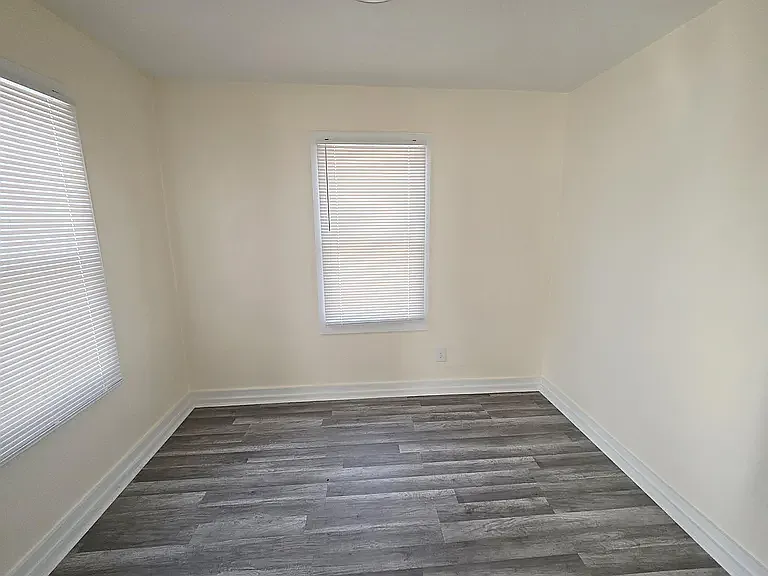 2100 N Park Ave — Photo 8