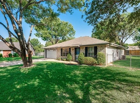 4th image of 2601 N Capistrano Ct