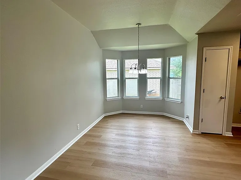 706 N Creek Blvd — Photo 5
