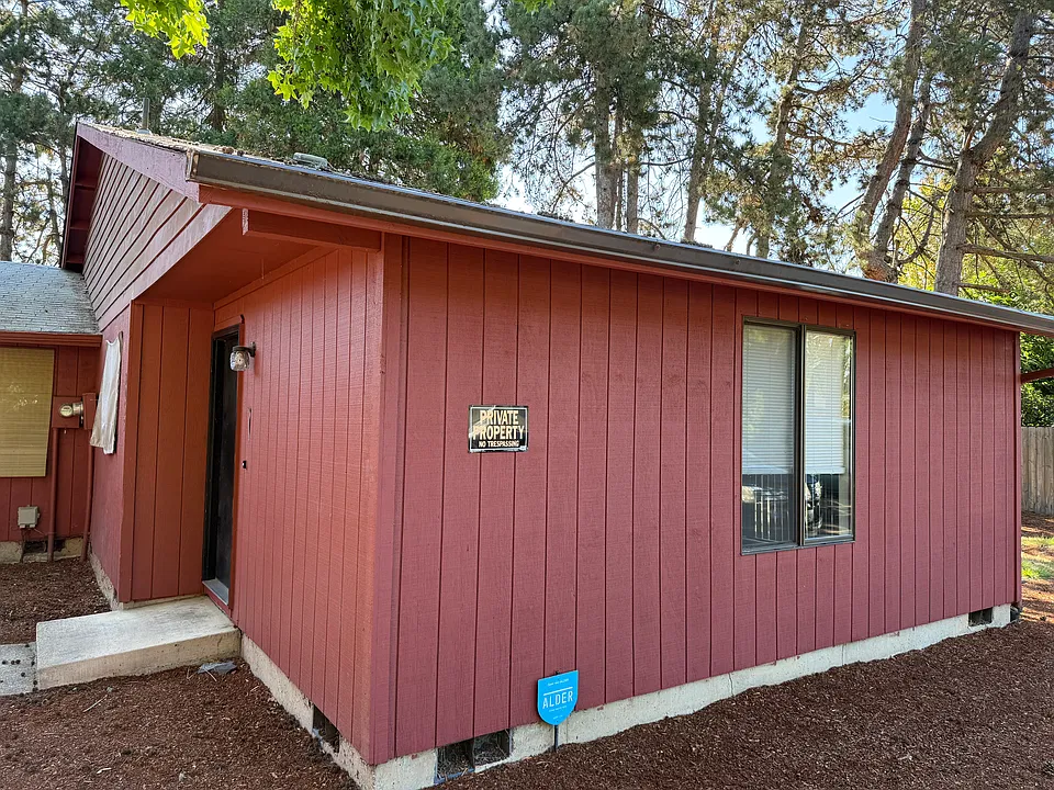 2053 Brewer Ave