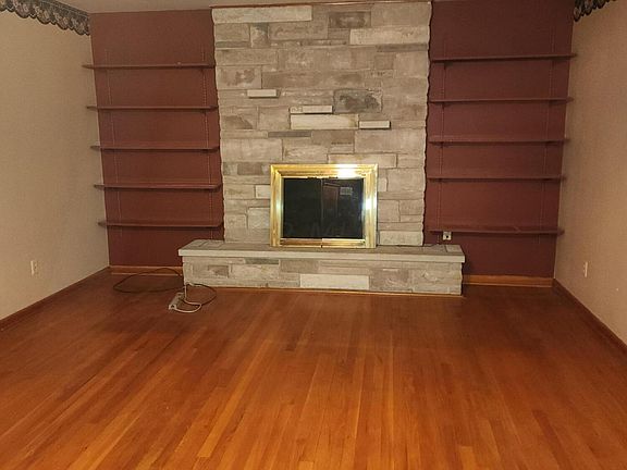 3rd image of 315 Loganview Dr