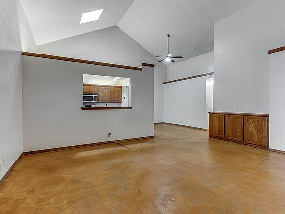 5th image of 12900 Sue Ct