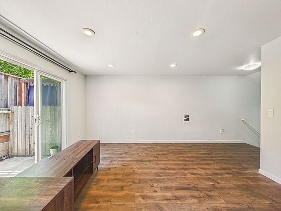 3rd image of 2444 Frances St