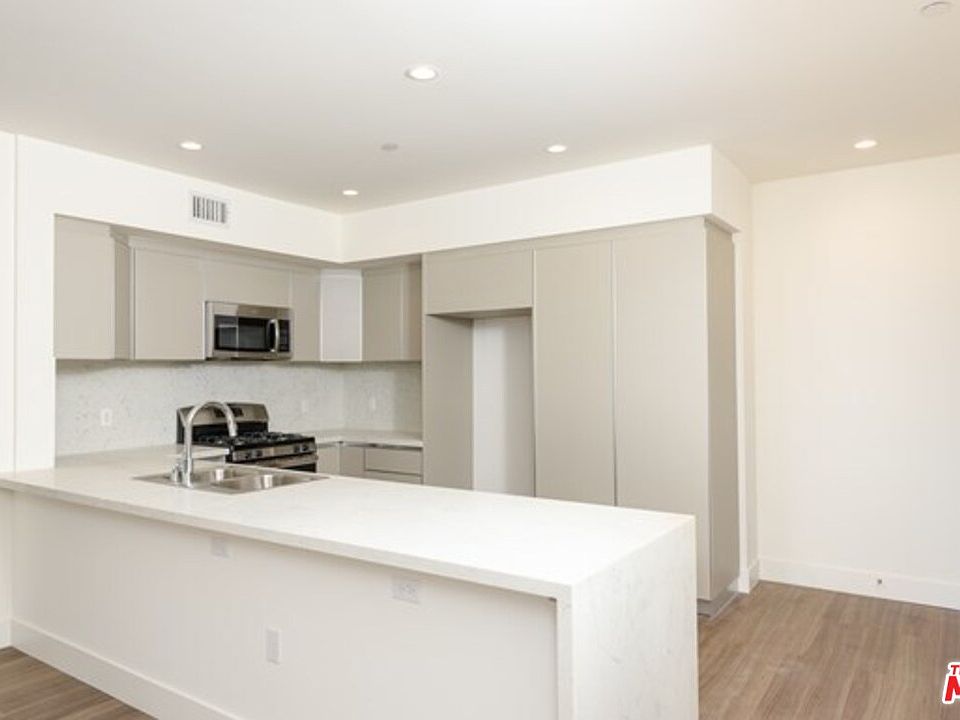 1st image of 1439 Armacost Ave