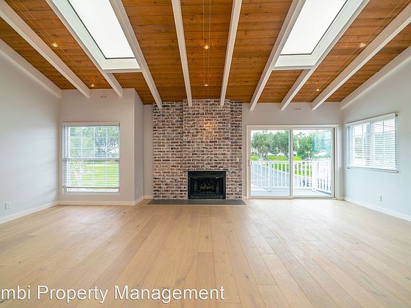 3rd image of 613 N Valley Dr