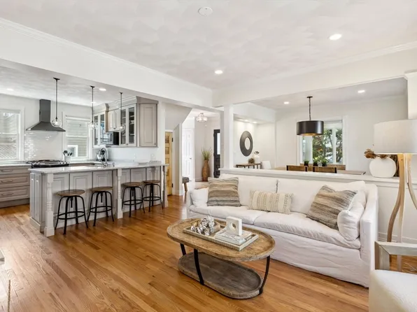 151 Redington St, Swampscott, MA 01907