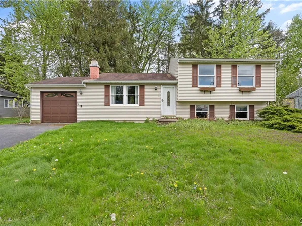 4254 Vine Meadow Rd, Liverpool, NY 13090