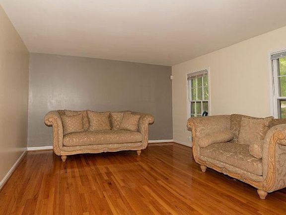 2nd image of 8425 Thornberry Dr W