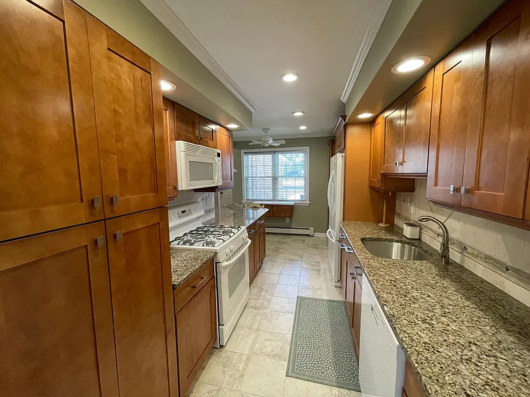 36 Coachlight Dr #36 — Photo 5