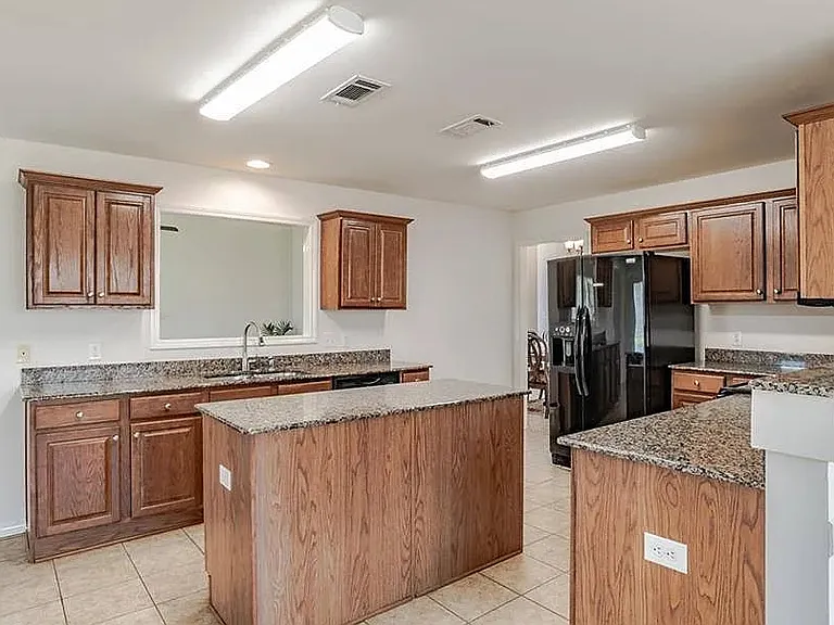 1375 Selby Phillips Dr — Photo 3