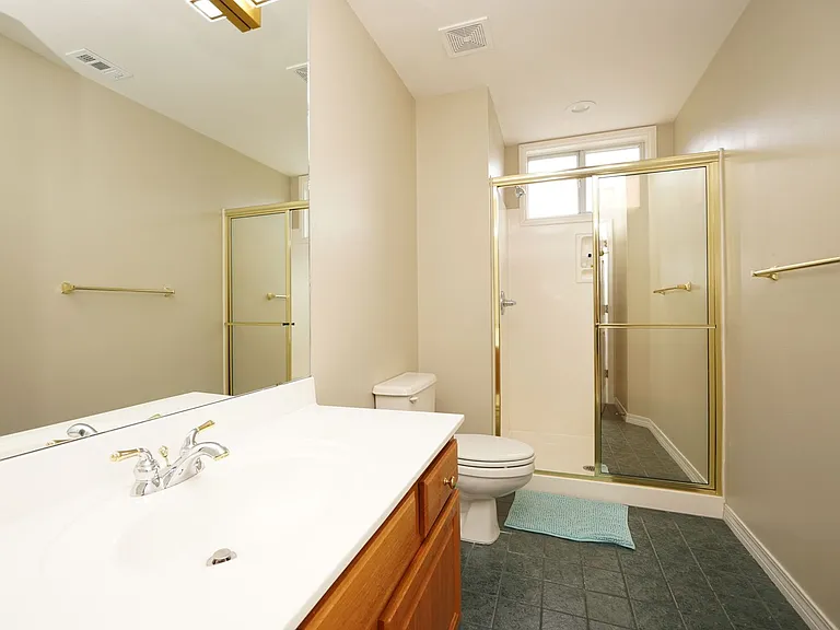 1534 Glenlake Cir — Photo 38