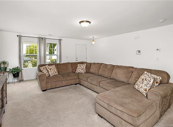 4th image of 840 Sherman St