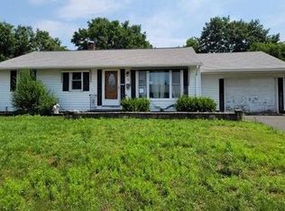 18 Holiday Ln, Enfield, CT 06082