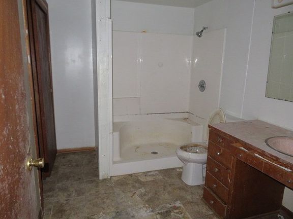 4th image of 2939 Taft Ave