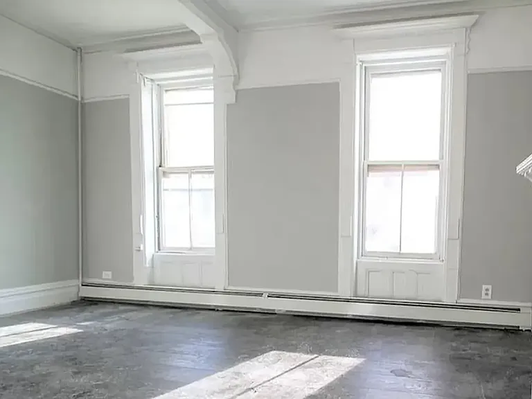 960 Greene Ave #3R — Photo 2