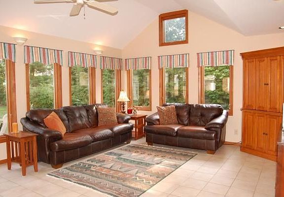 4th image of 174 Desantis Dr