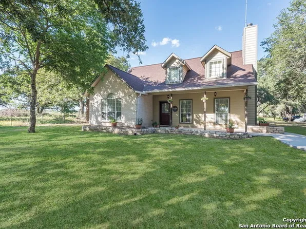 1591 County Road 320, Floresville, TX 78114
