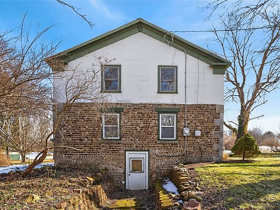 4th image of 252 Fisher Rd