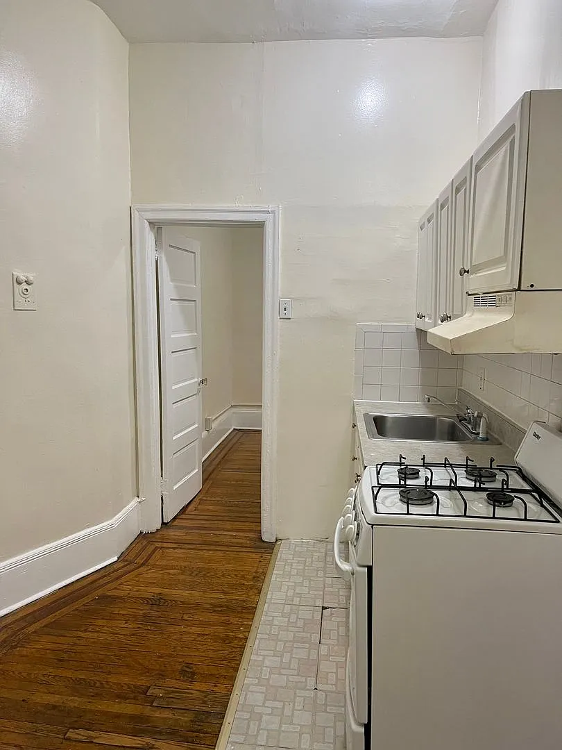 4430 Pine — Photo 4