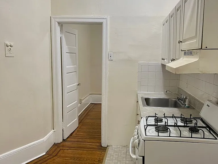 4430 Pine — Photo 17